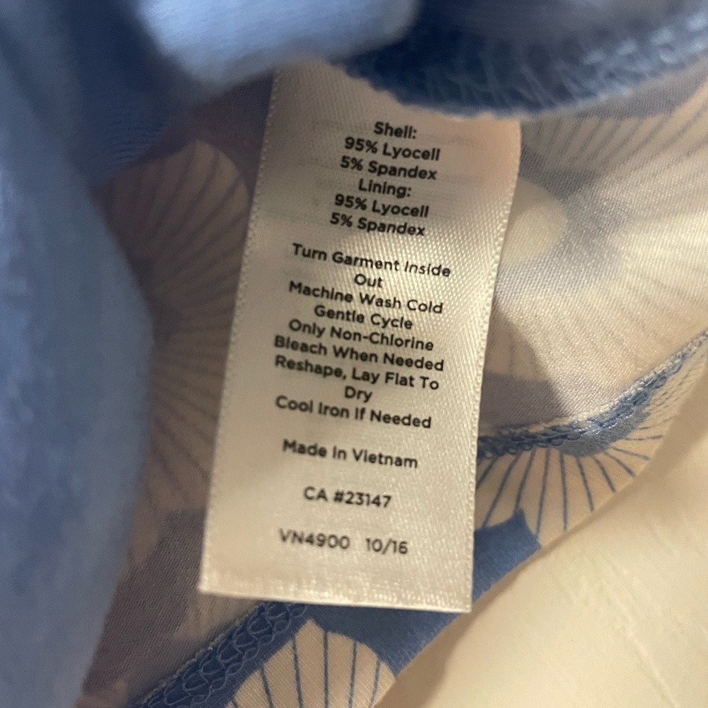 NWOT Talbots Petite Short Sleeved Blouse/Tee Size MP Blue flower, luxury tee - Picture 6 of 7